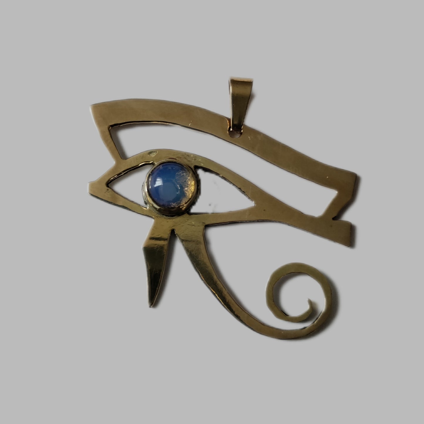 Pendentif symbole égyptien oeil d'Horus doré avec Opalite LEIA&CO