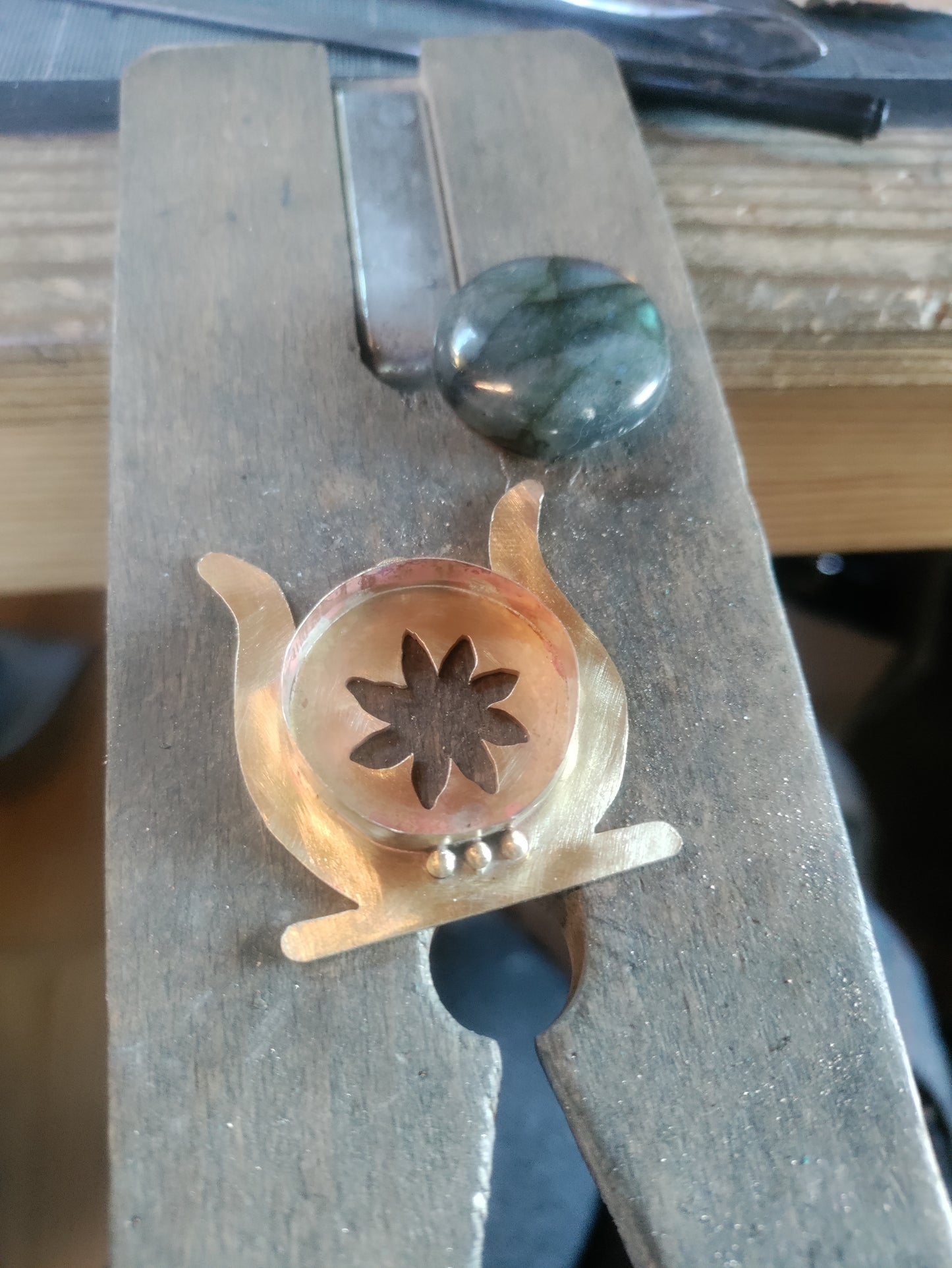 Golden Egyptian solar disk necklace and green Labradorite LEIA&CO