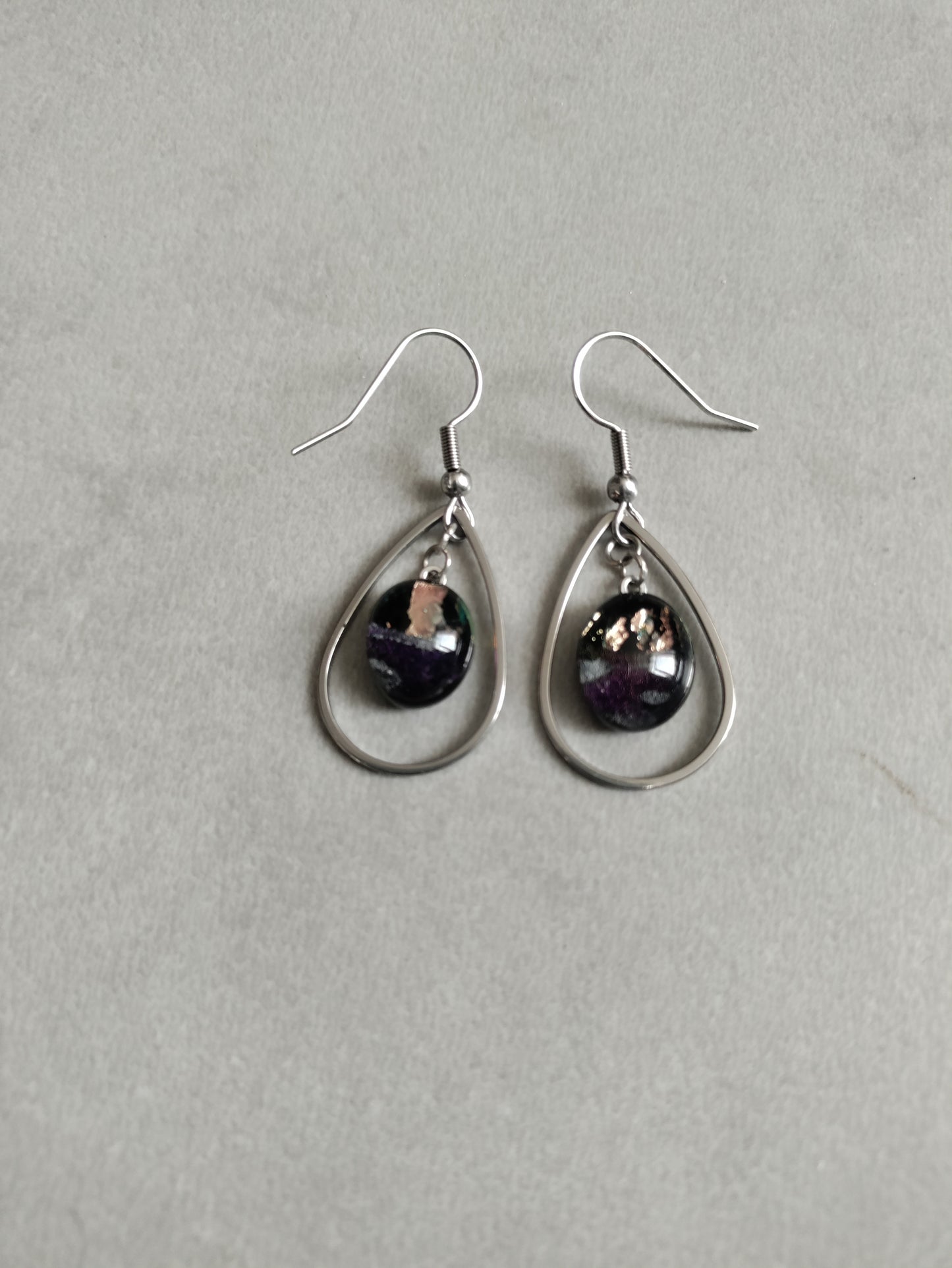 Drop earrings with purple dichroic glass in surgical steel LEIA&CO