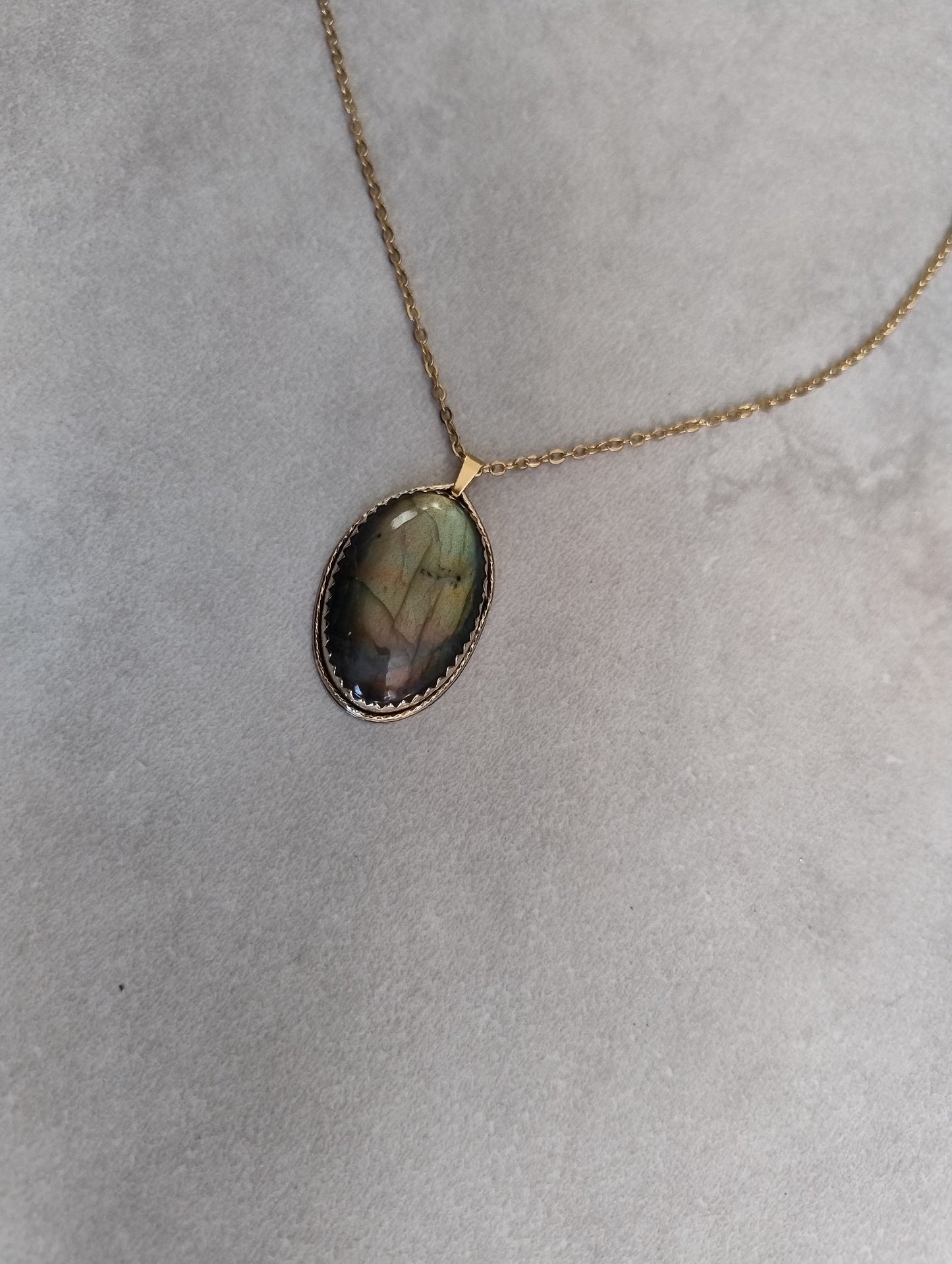 Collier doré Labradorite verte et Ankh LEIA&CO