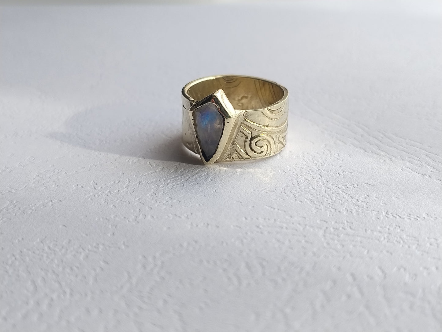 Yuna ring in golden brass and rainbow rosecut Moonstone LEIA&CO