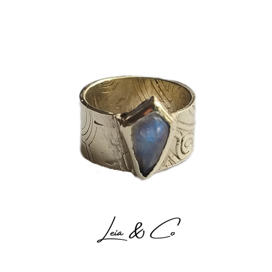 Bague Yuna en laiton doré et pierre de Lune LEIA&CO