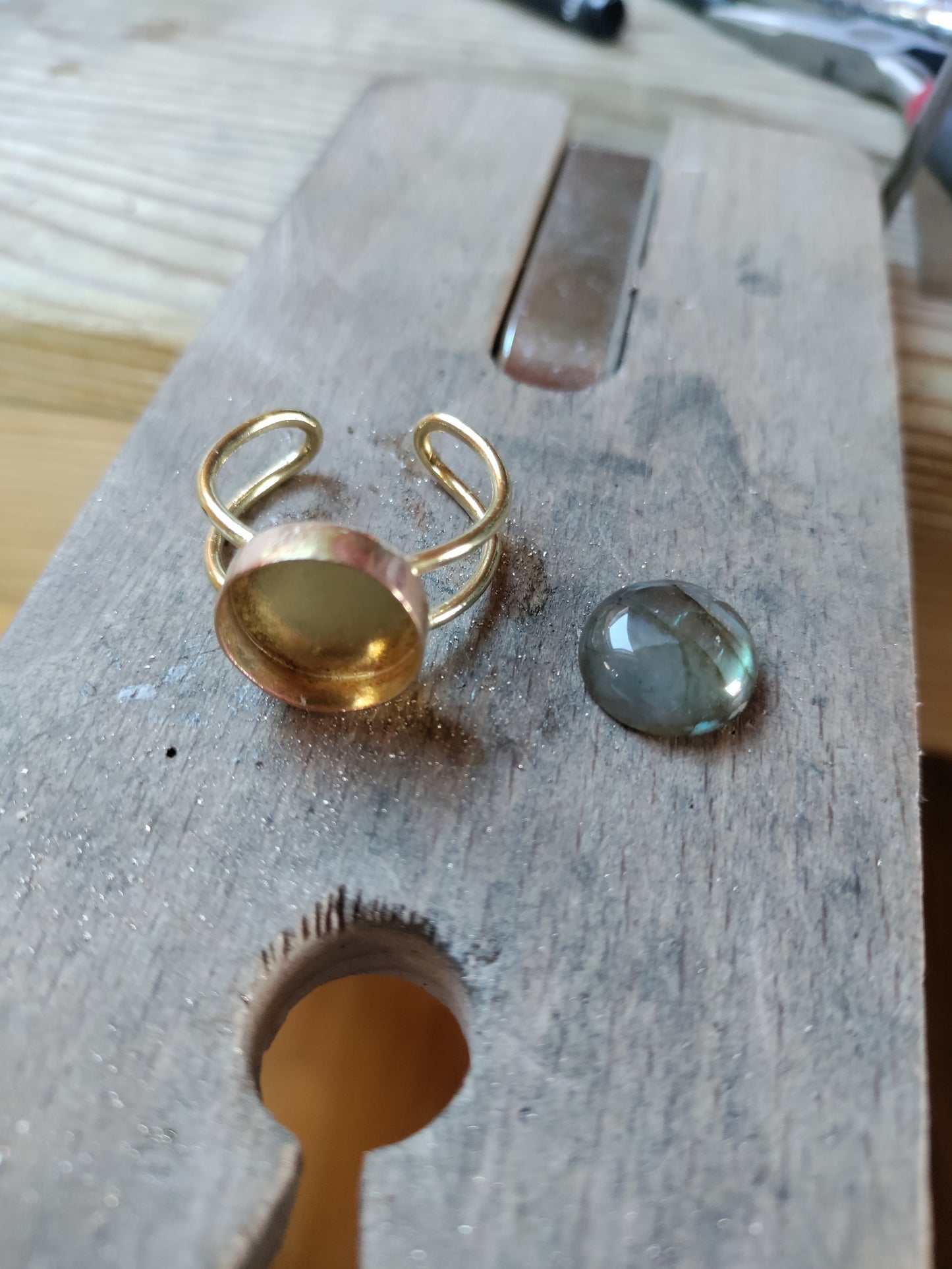 Adjustable brass ring with natural Labradorite 8-9US LEIA&CO