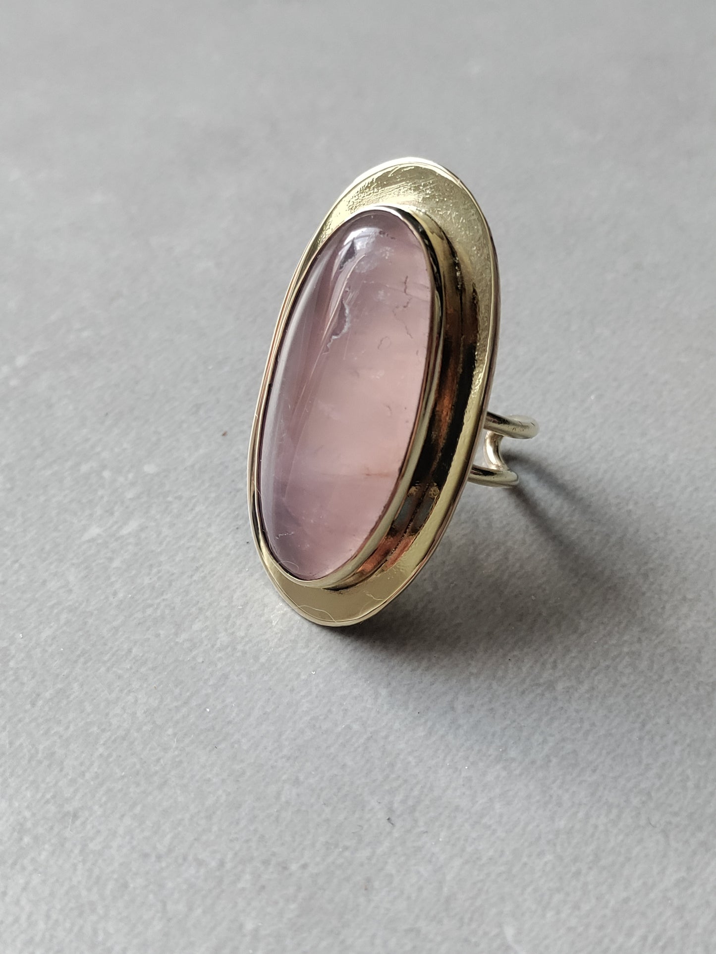 Large adjustable brass ring with rose quartz LEIA&CO size S-XS