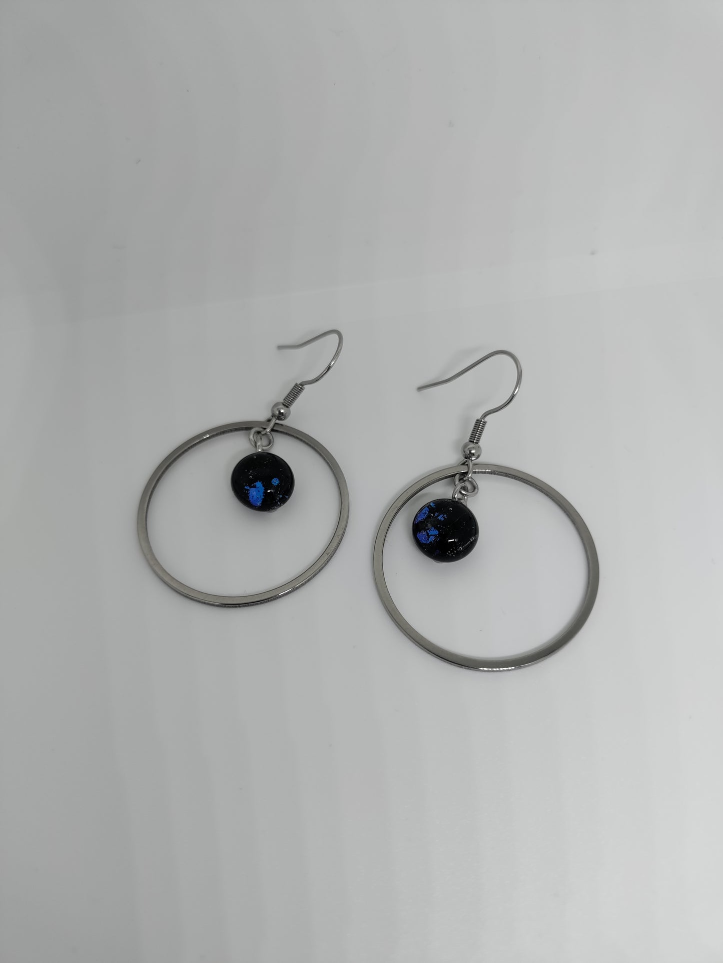 Dangling circle earrings with blue dichroic glass in surgical steel LEIA&CO