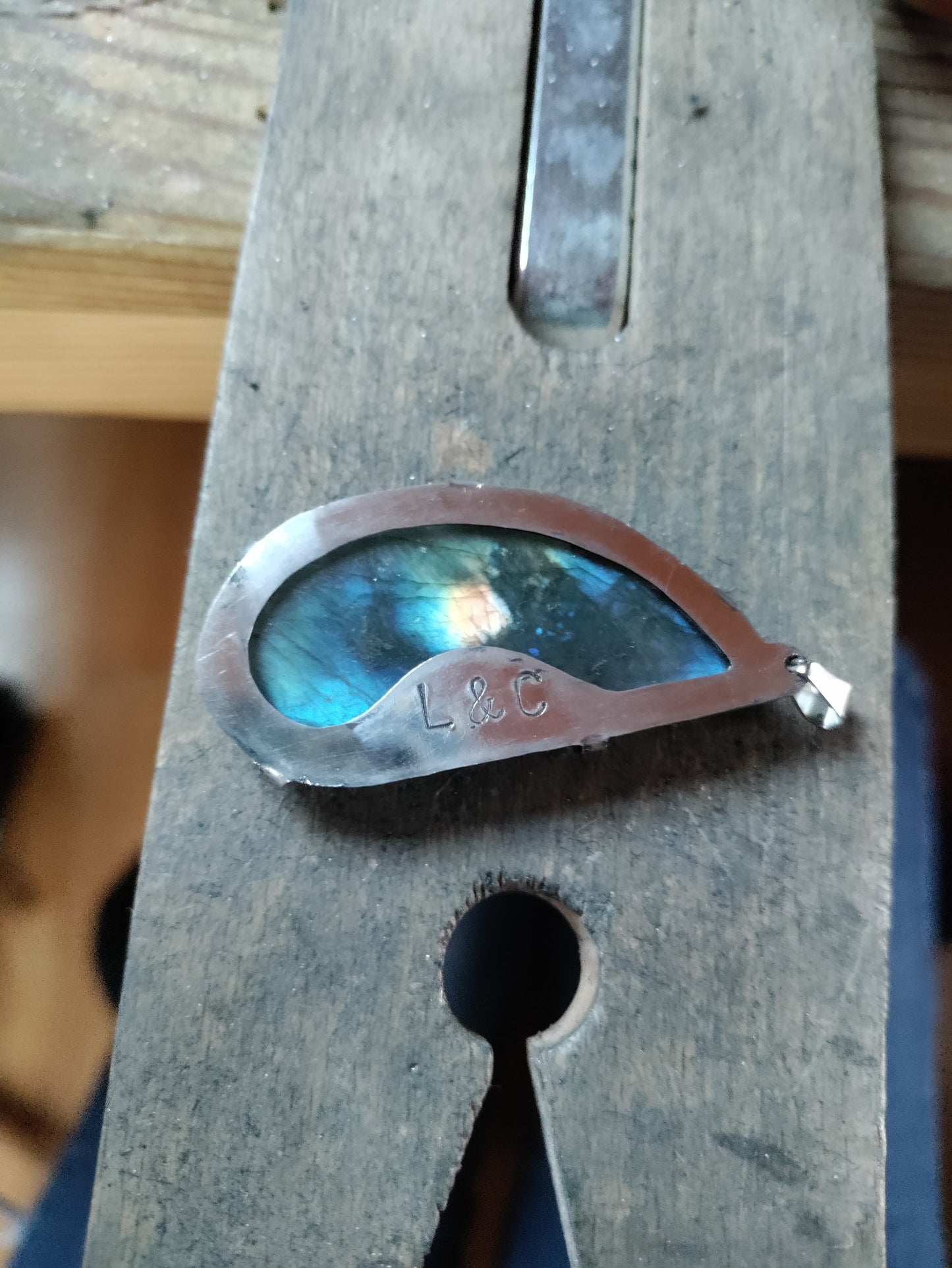 Pendentif goutte avec Labradorite naturelle en aluminium LEIA&CO