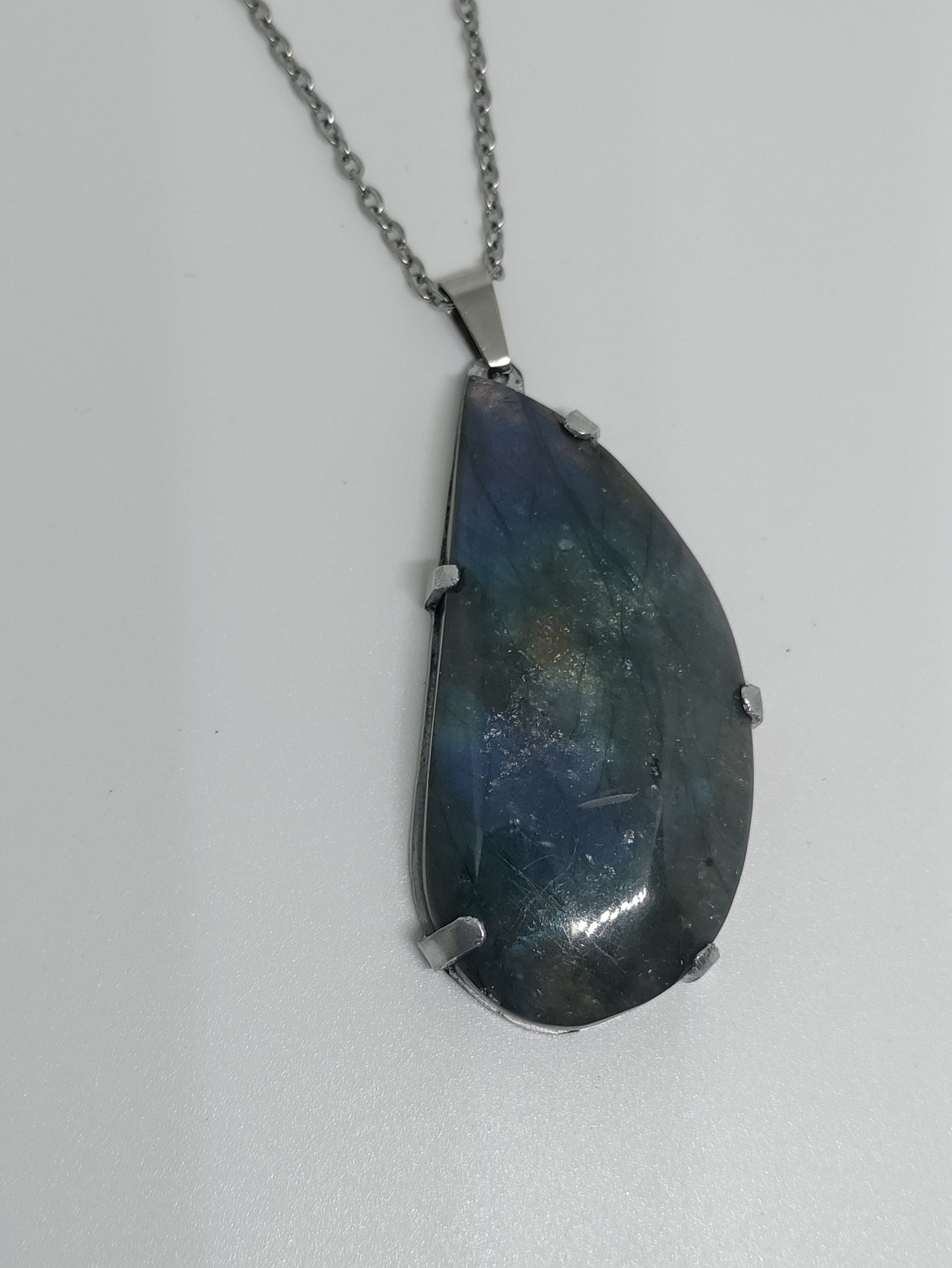 Pendentif goutte avec Labradorite naturelle en aluminium LEIA&CO