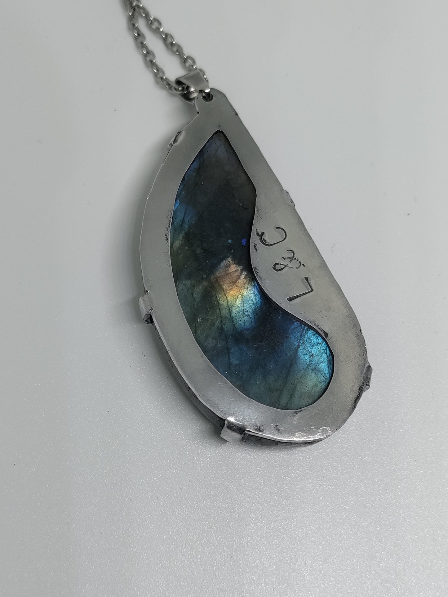 Pendentif goutte avec Labradorite naturelle en aluminium LEIA&CO