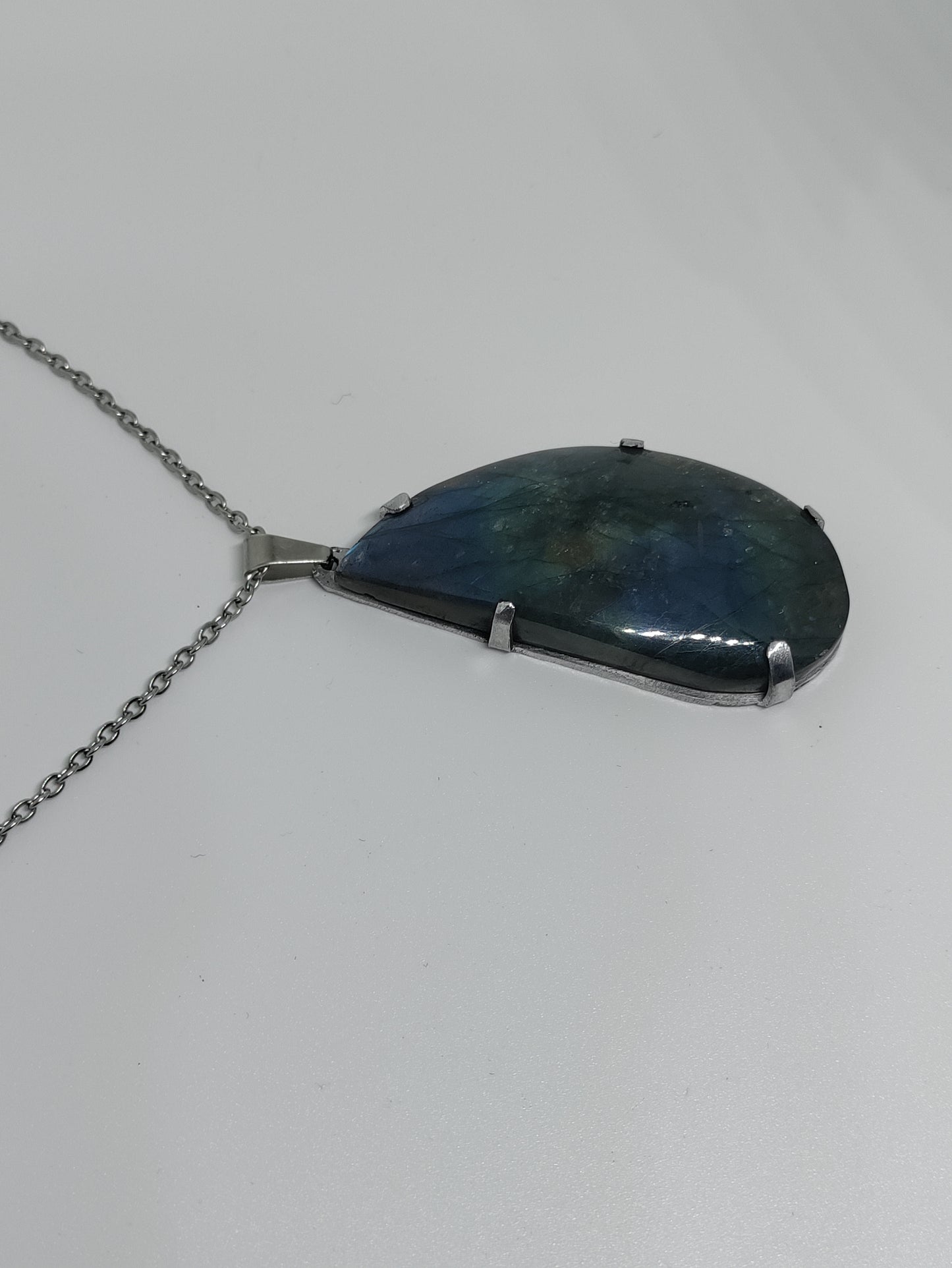 Pendentif goutte avec Labradorite naturelle en aluminium LEIA&CO