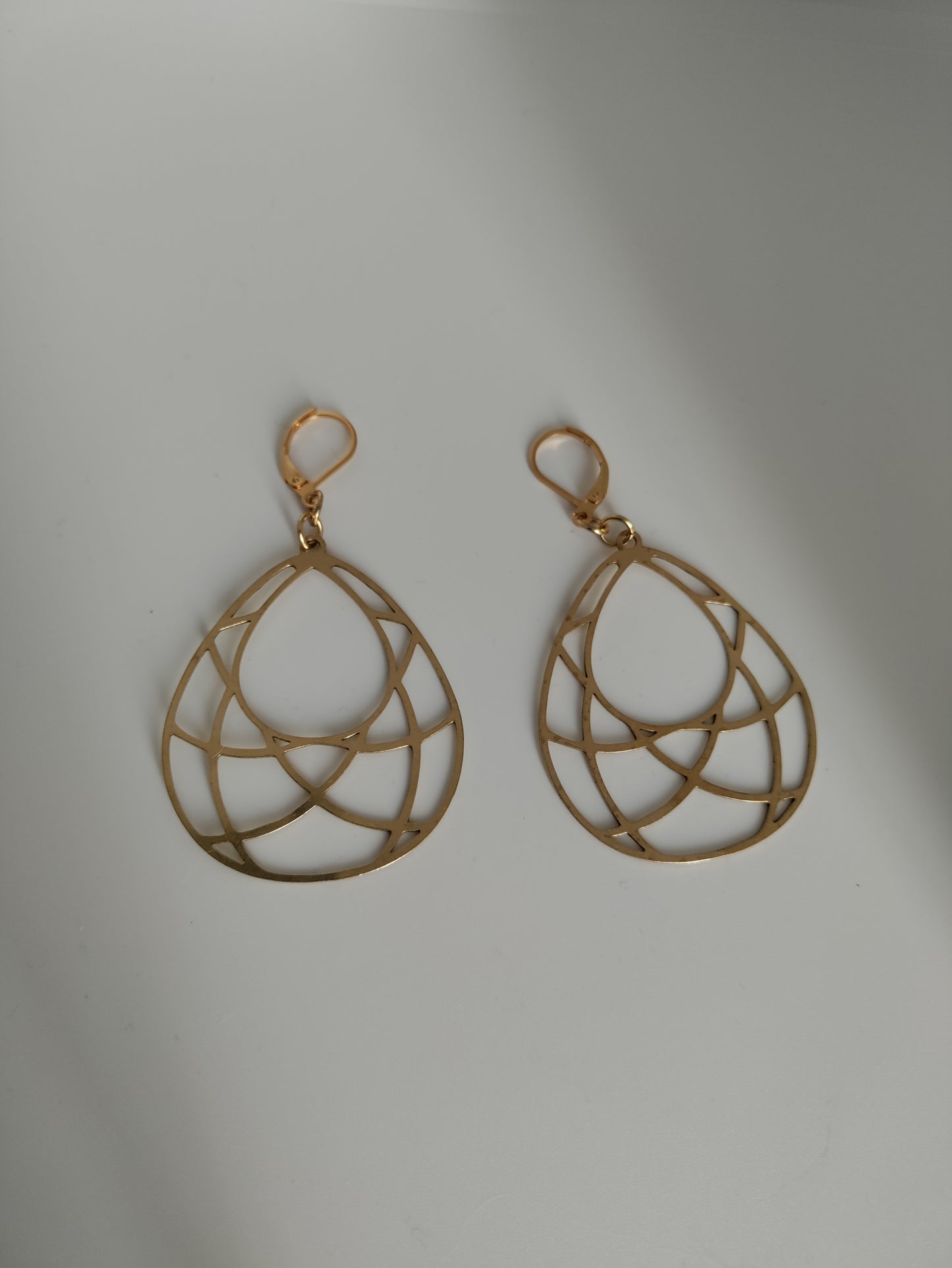 Boucles d'oreilles gouttes géométriques dorées LEIA&CO
