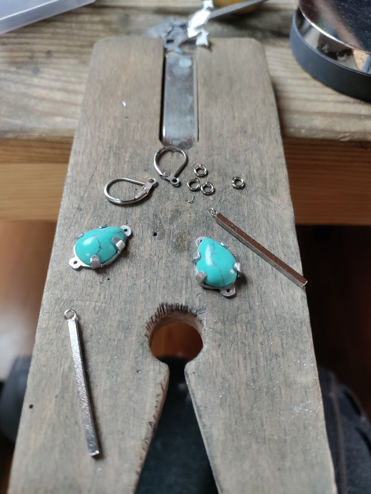 Boucles d'oreilles pendantes avec pierre de turquoise goutte LEIA&CO