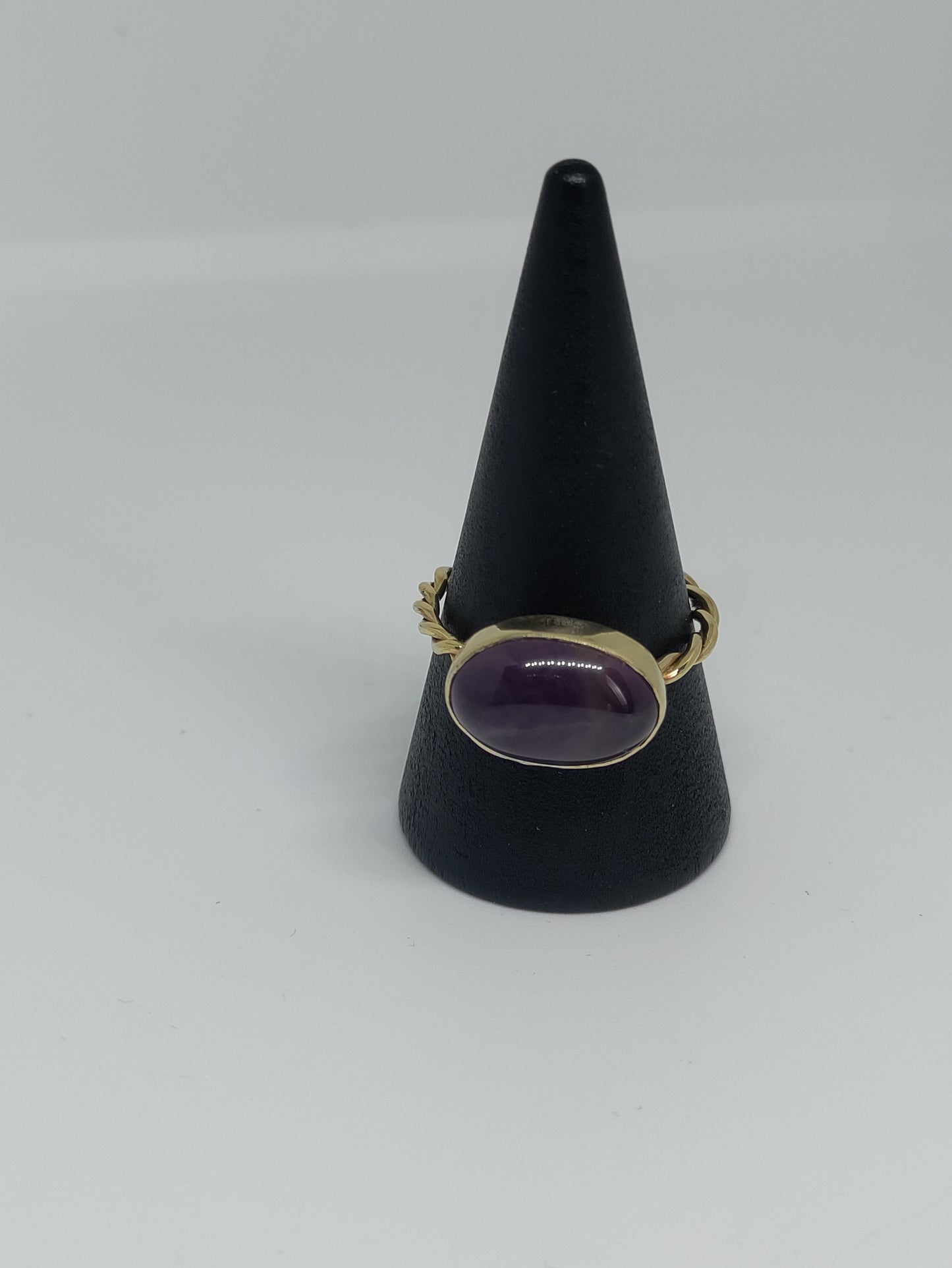 Twisted golden brass ring with purple amethyst stone LEIA&CO size 7 3/4