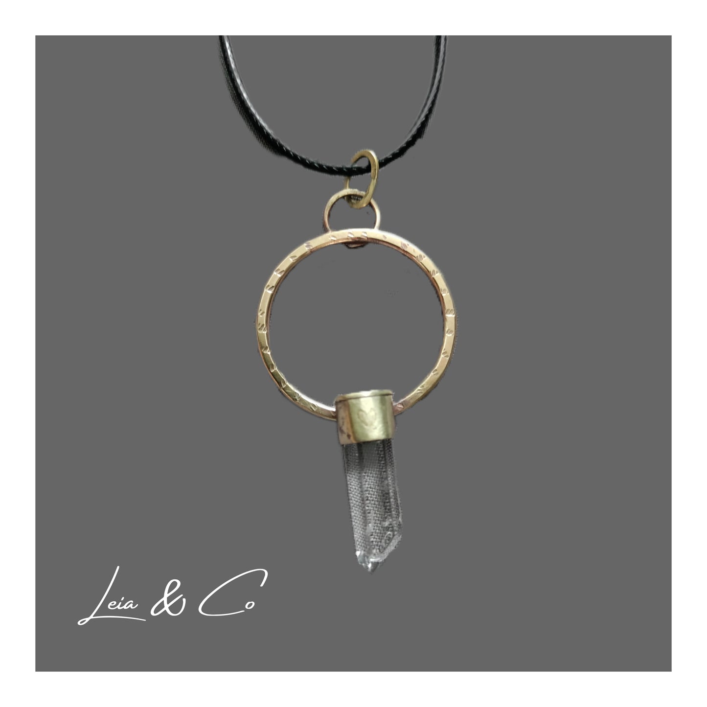 Pendentif de style elfique pointe de cristal de quartz LEIA&CO