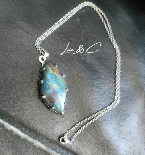 Pendant with natural blue-green flash Labradorite stone in aluminum LEIA&CO